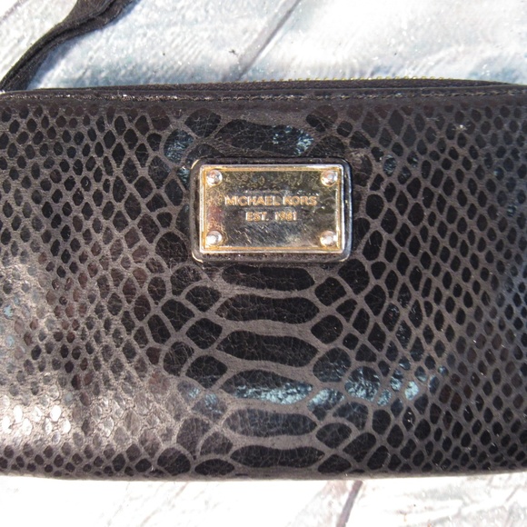 Michael Kors Snake Skin Wristlet / Wallet - Picture 2 of 8